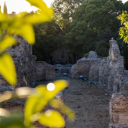 Thermae 2bdrm Sunny Apartment