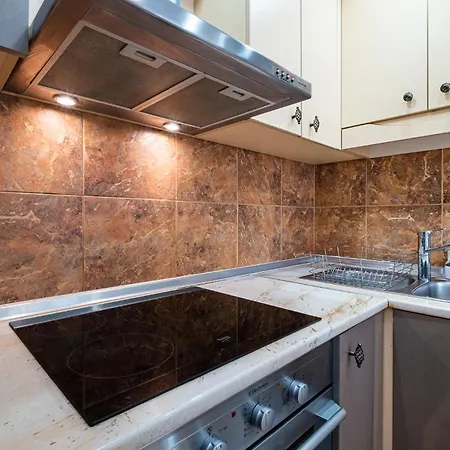 Thermae 2bdrm Sunny Apartment Warna