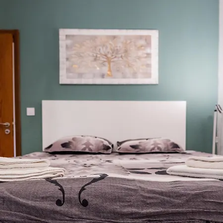 Thermae 2bdrm Sunny Warna