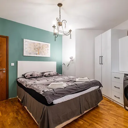 Thermae 2bdrm Sunny Warna