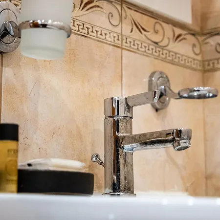 Thermae 2bdrm Sunny Apartment