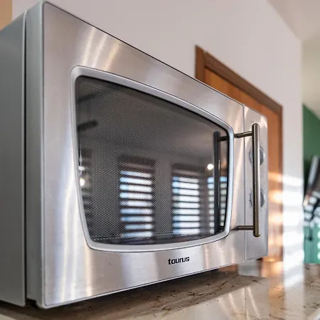 Thermae 2bdrm Sunny Apartment *