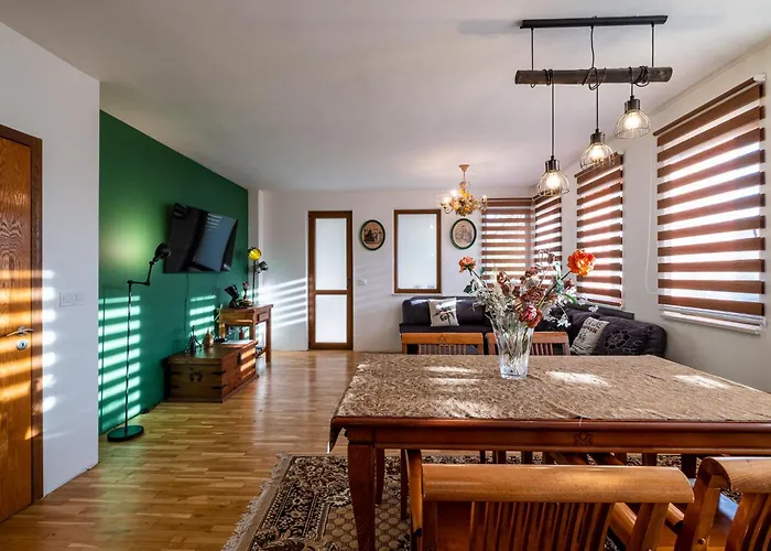 Thermae 2bdrm Sunny Apartment *