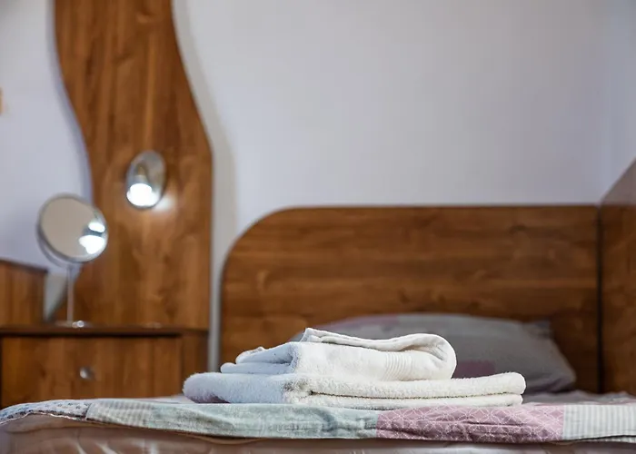 Thermae 2bdrm Sunny Apartment *